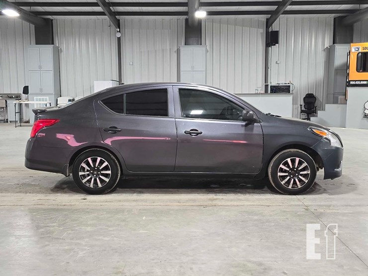 2015-nissan-versa-image-6