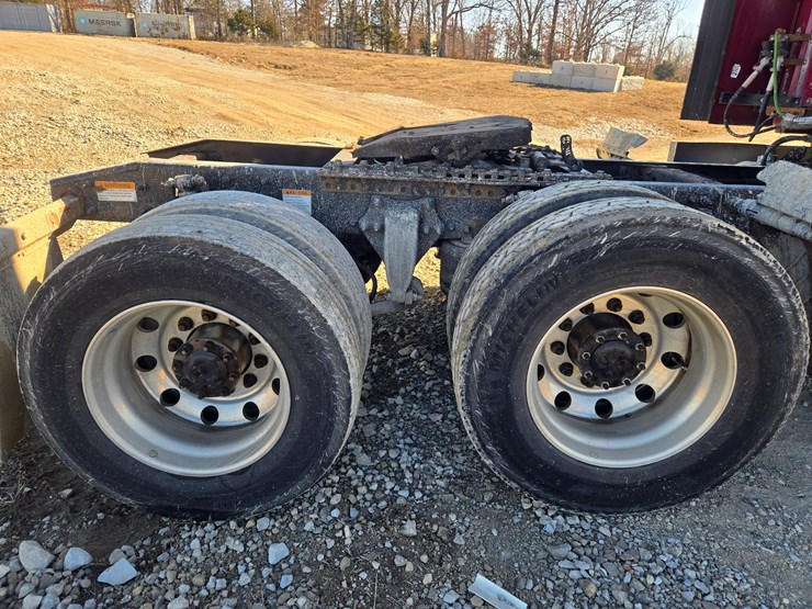 2014-freightliner-cascadia-125-image-88