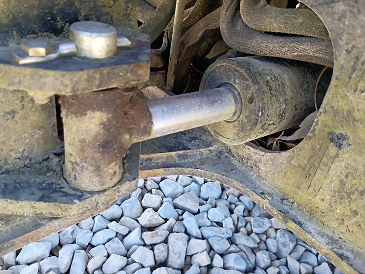 2013-john-deere-1025r-image-67