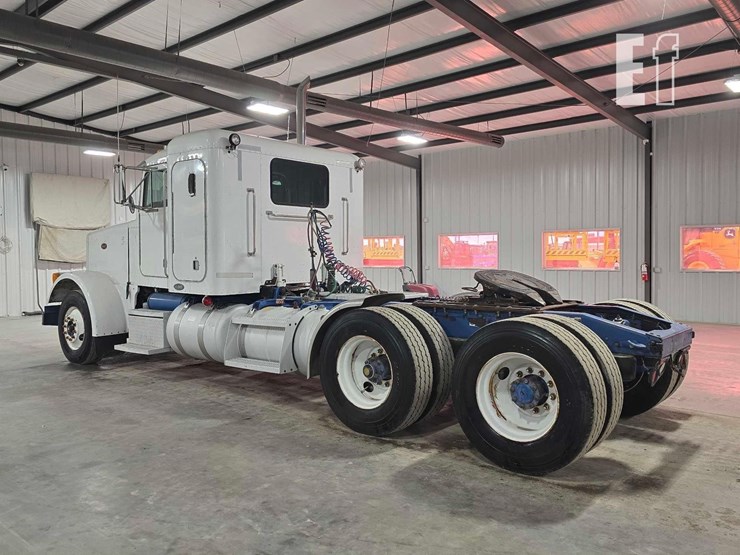 2004-peterbilt-378-image-4