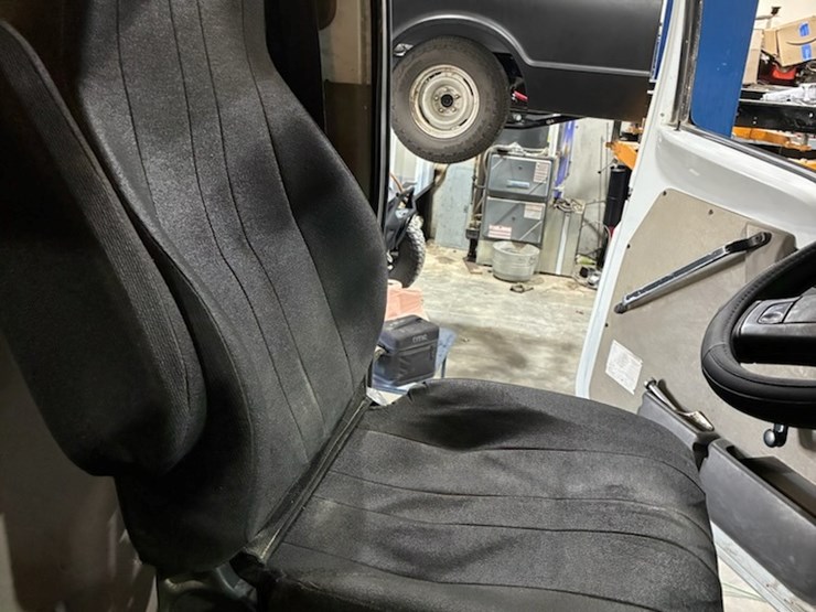 2001-sterling-l9500-image-79