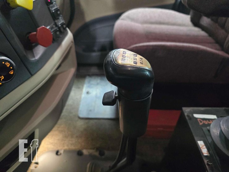 2016-peterbilt-579-image-15