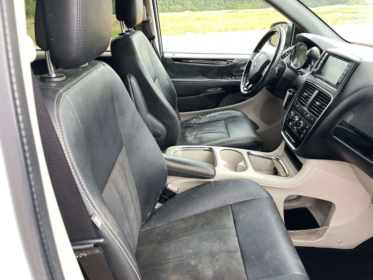 2019-dodge-grand-caravan-sxt-image-17