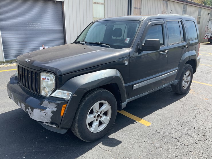 2011-jeep-liberty-image-1
