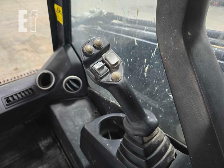 2021-jcb-3ts-8t-image-15