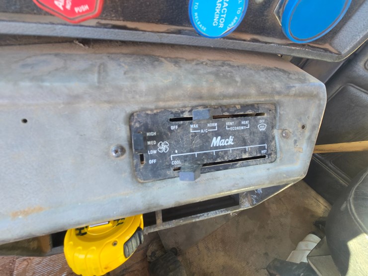 1994-mack-rd690s-image-82