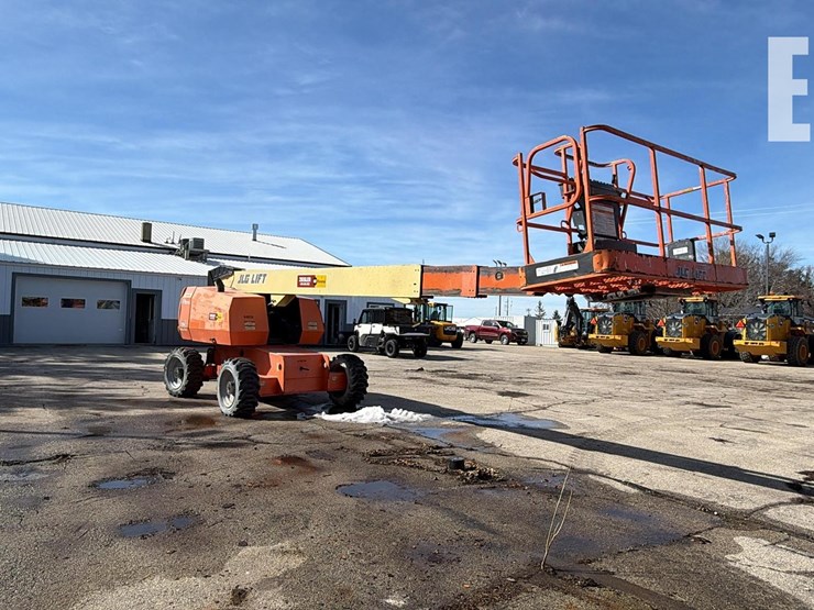 2014-jlg-600s-image-16