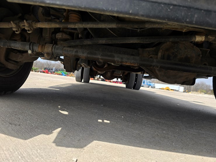 2013-ford-f550-image-22