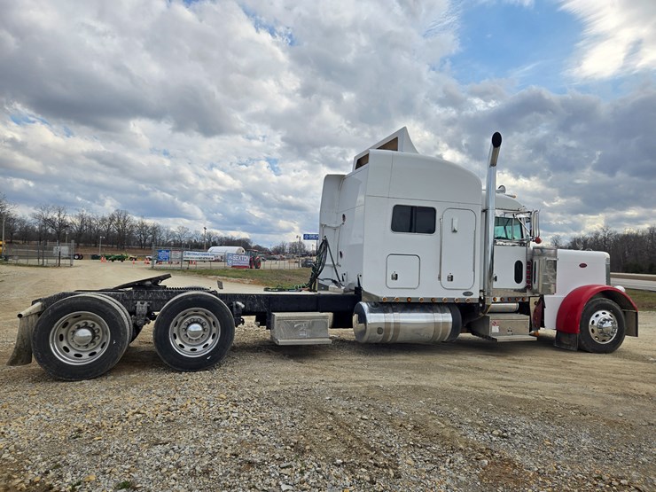 2000-peterbilt-379-image-21