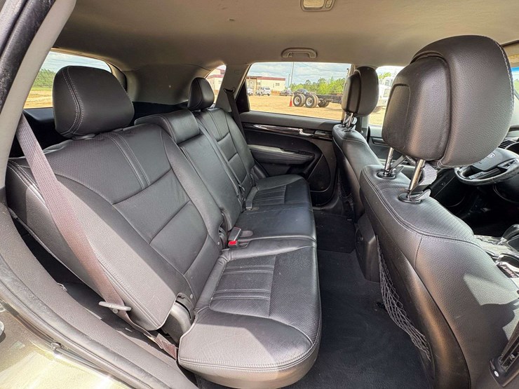 2013-kia-sorento-image-22