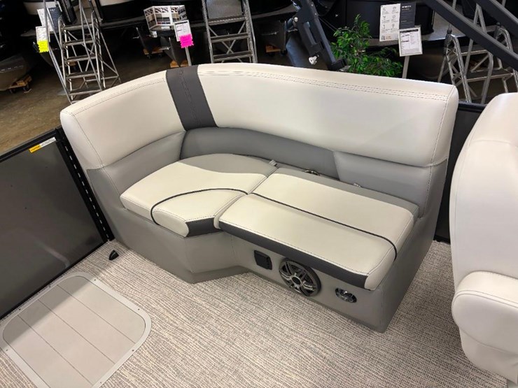 2025-g3-suncatcher-select-20rc-pontoon-image-33