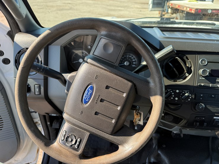 2014-ford-f550-xl-image-31