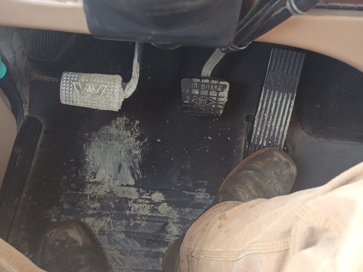 2012-massey-ferguson-8-image-50