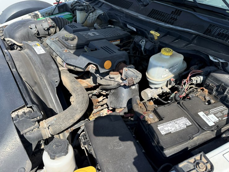 #1061-•-2016-ram-5500-heavy-duty-service-truck-image-30