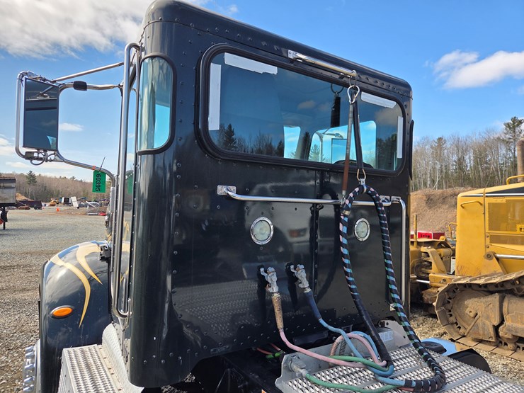 2013-peterbilt-337-image-20