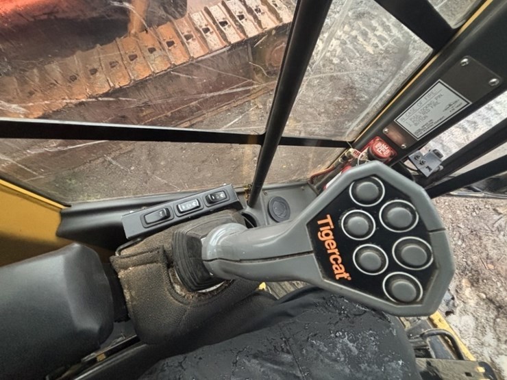 2017-tigercat-lx830d-image-33