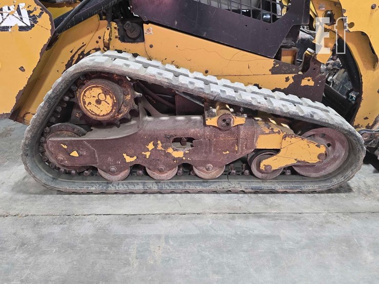 2015-caterpillar-259d-image-31