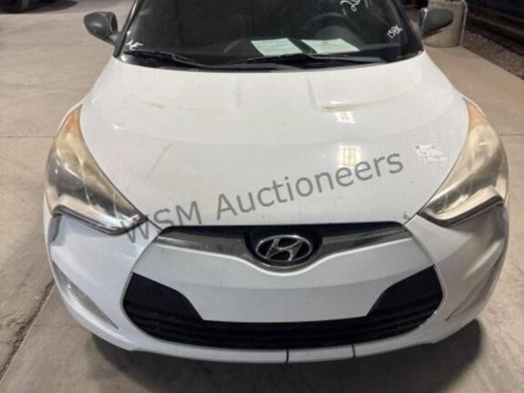 2016-hyundai-veloster-coupe-image-3