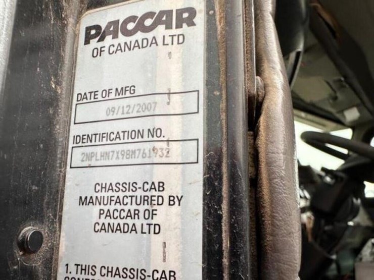 2008-peterbilt-335-image-9