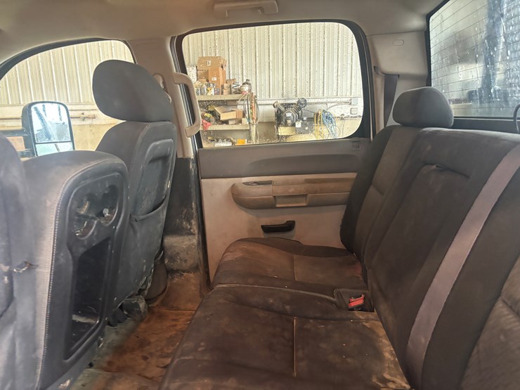 2013-chevrolet-3500-image-34