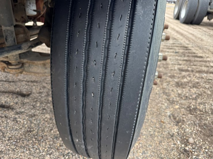 2005-gmc-t7500-image-52