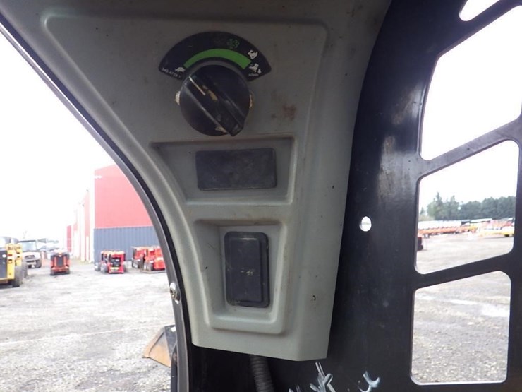 2020-caterpillar-226d3-image-27