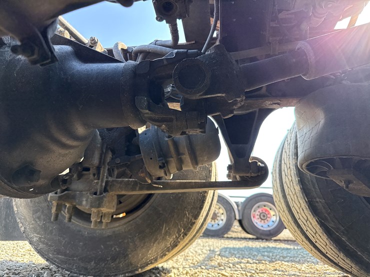 #2199-•-2020-international-a26-sleeper-cab-truck-tractor-image-40