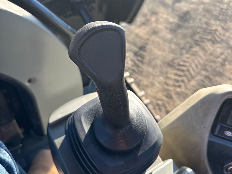 2008-caterpillar-953d-image-24