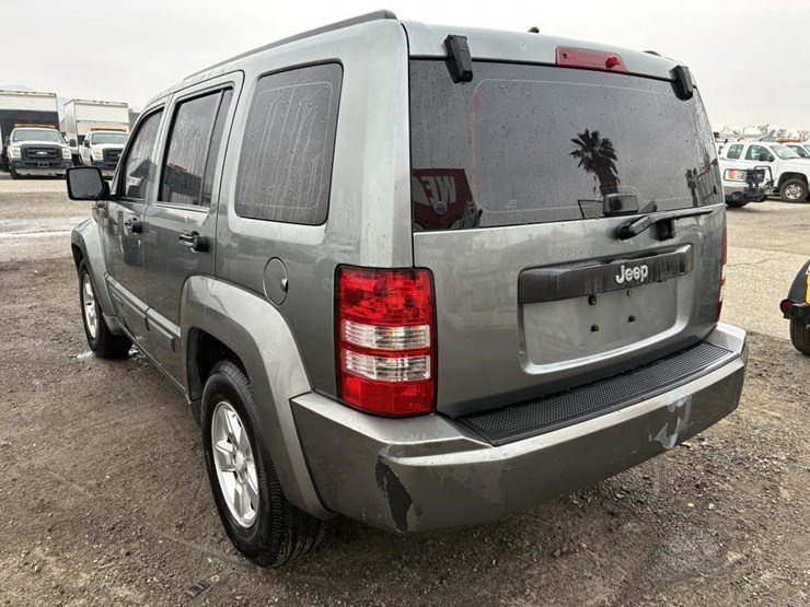 2012-jeep-liberty-image-4