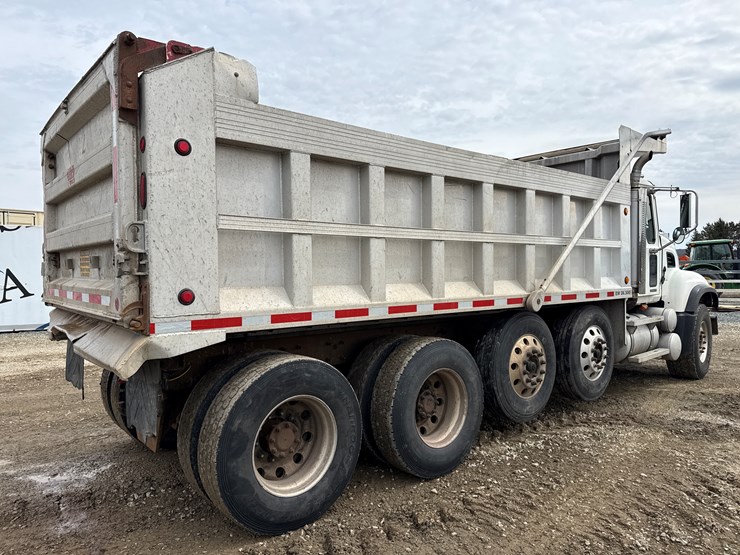 2006-massey-ferguson-8-image-5