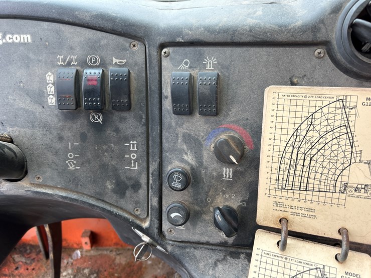 2006-jlg-g12-55a-image-58