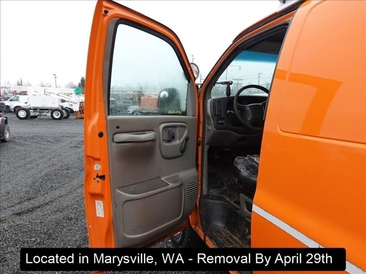 2001-chevrolet-3500-image-2