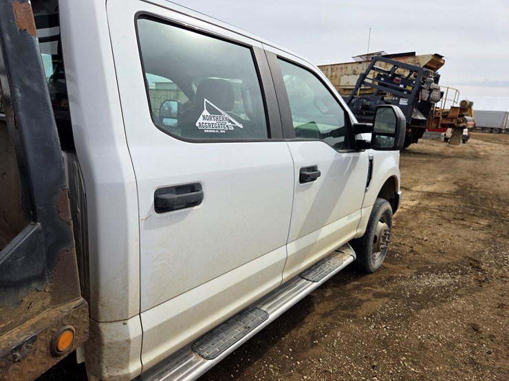 2017-ford-f350-image-16