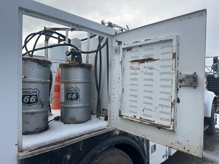 1995-international-8100-image-30