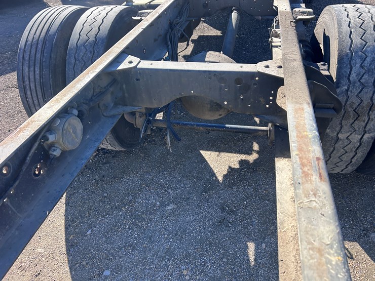 #1694-•-2004-isuzu-cab-and-chassis-image-27