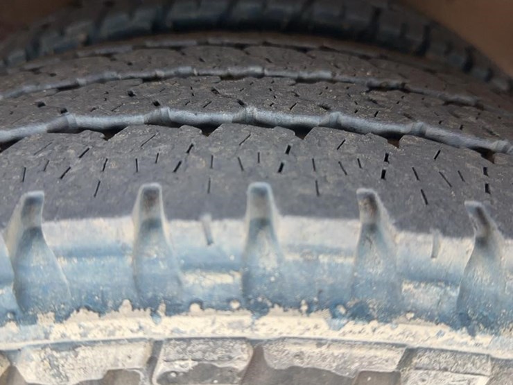 2015-chevrolet-3500-image-16