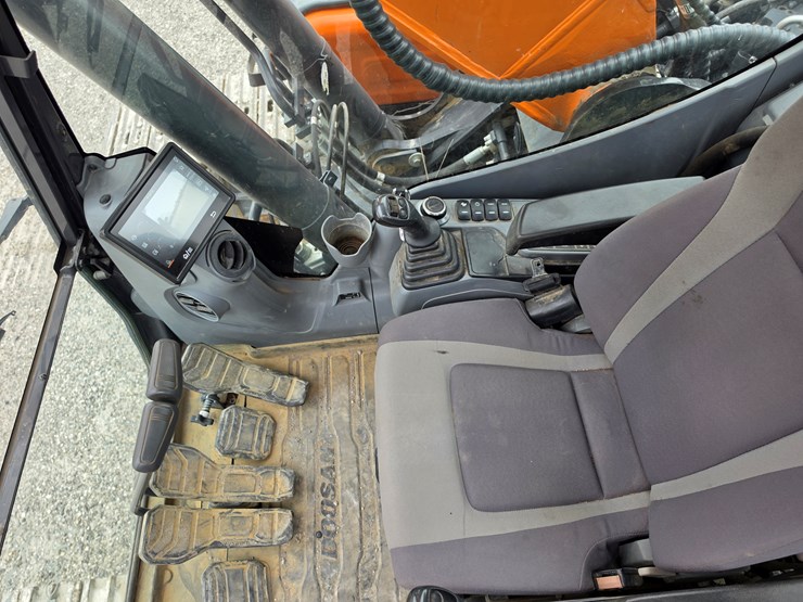 2022-doosan-dx225-lc-image-12
