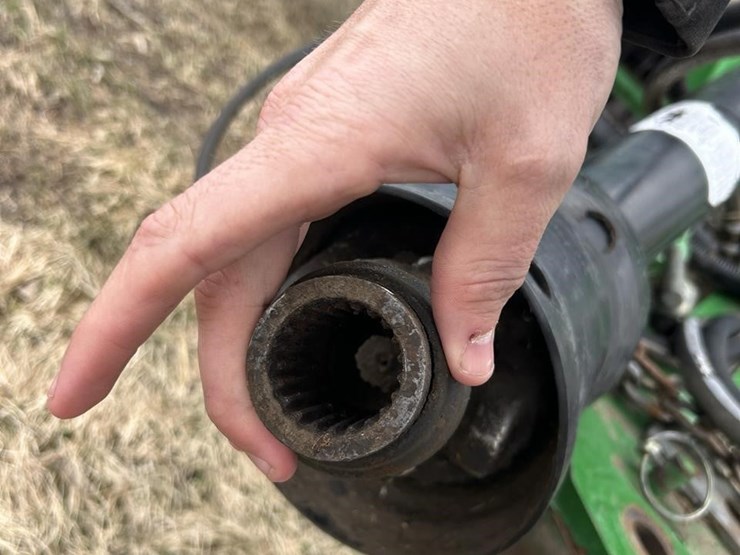 2011-john-deere-568-image-56