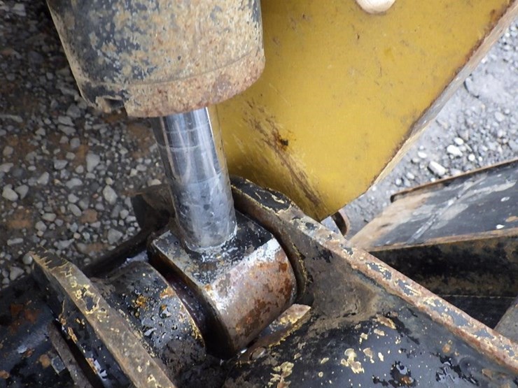 2020-caterpillar-226d3-image-21