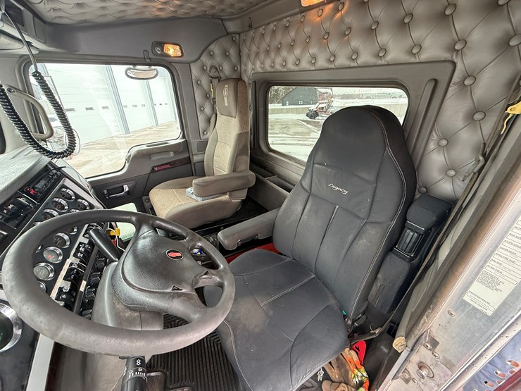 2011-kenworth-t800-image-57