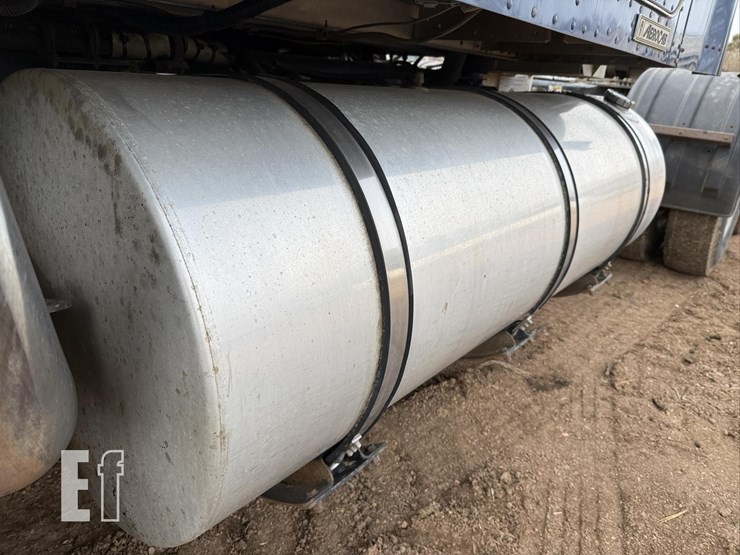 2005-kenworth-w900-image-13