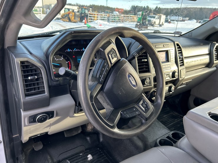 2021-ford-f550-image-71