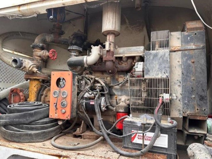 2008-peterbilt-335-image-38