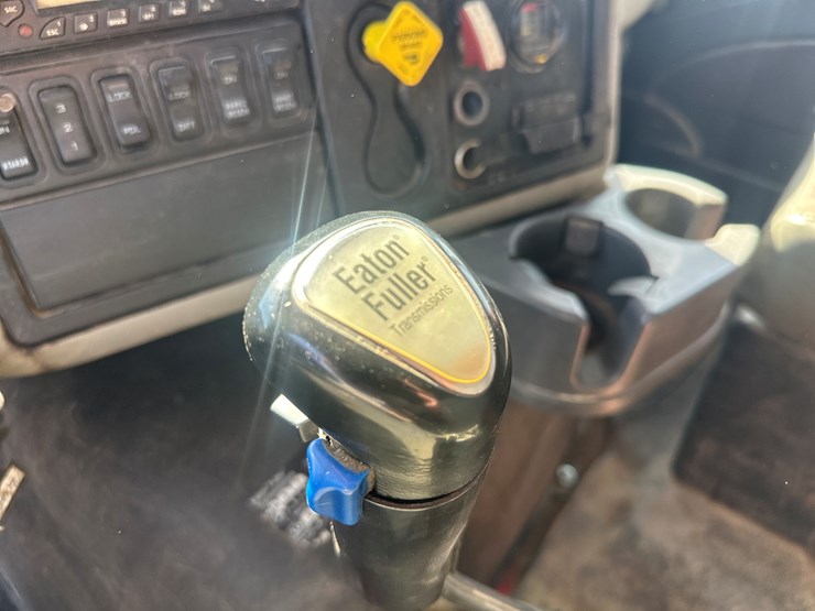 2012-international-7600-image-31