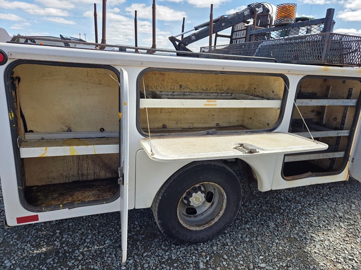 2003-chevrolet-3500-image-23