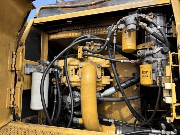 caterpillar-330c-image-24