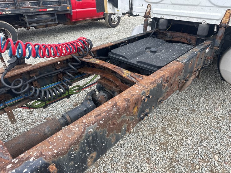 2017-massey-ferguson-8-image-25