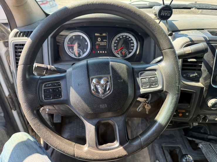 #1062-•-2015-ram-5500-heavy-duty-service-truck-image-34