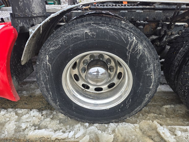 peterbilt-579-image-107