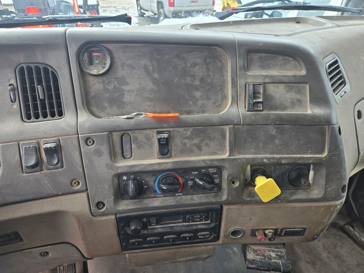 2001-massey-ferguson-8-image-61